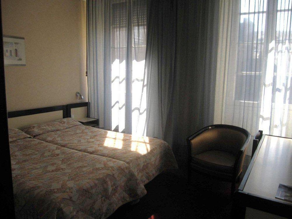 Hotel Des 3 Marchands Nantes Bagian luar foto
