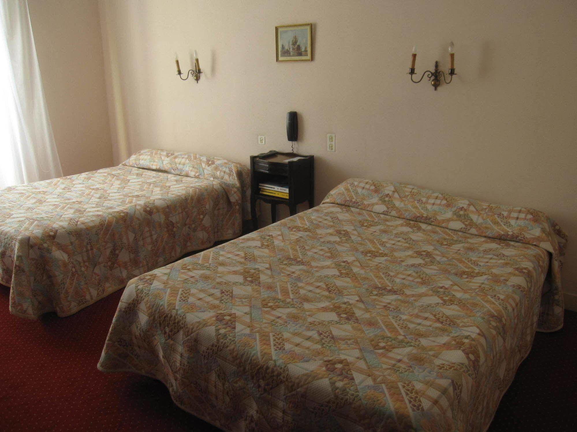 Hotel Des 3 Marchands Nantes Bagian luar foto