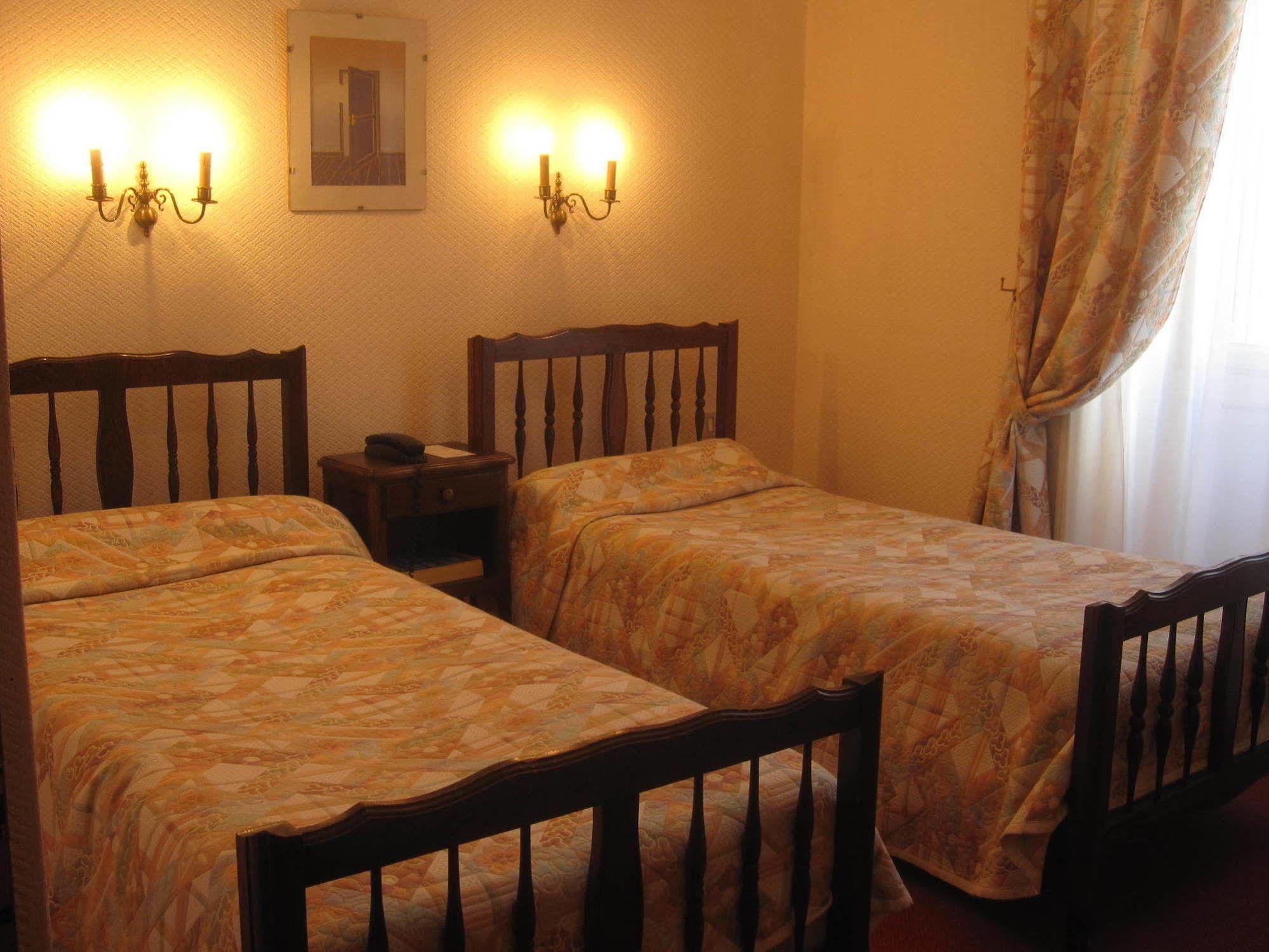 Hotel Des 3 Marchands Nantes Bagian luar foto