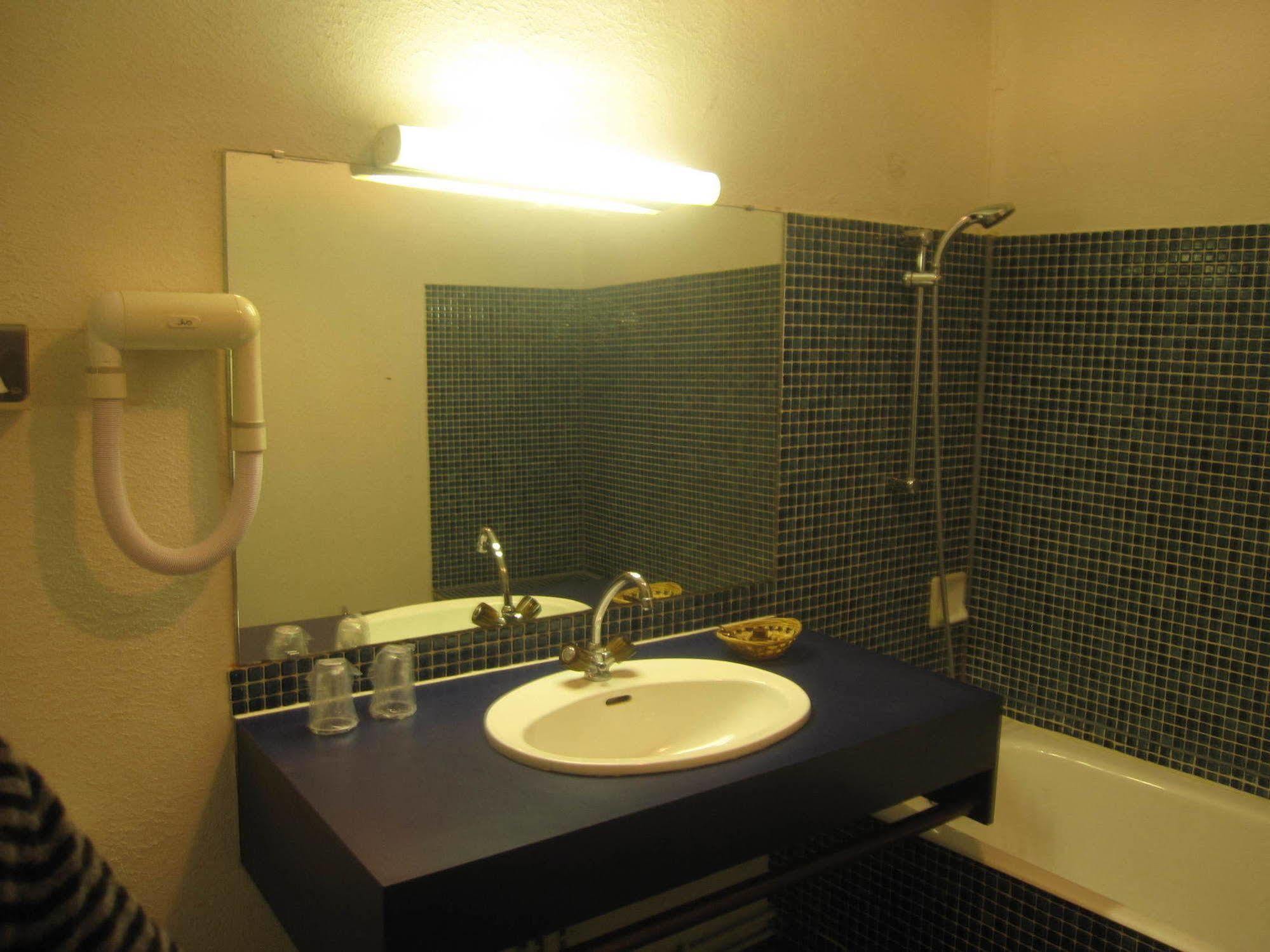 Hotel Des 3 Marchands Nantes Bagian luar foto