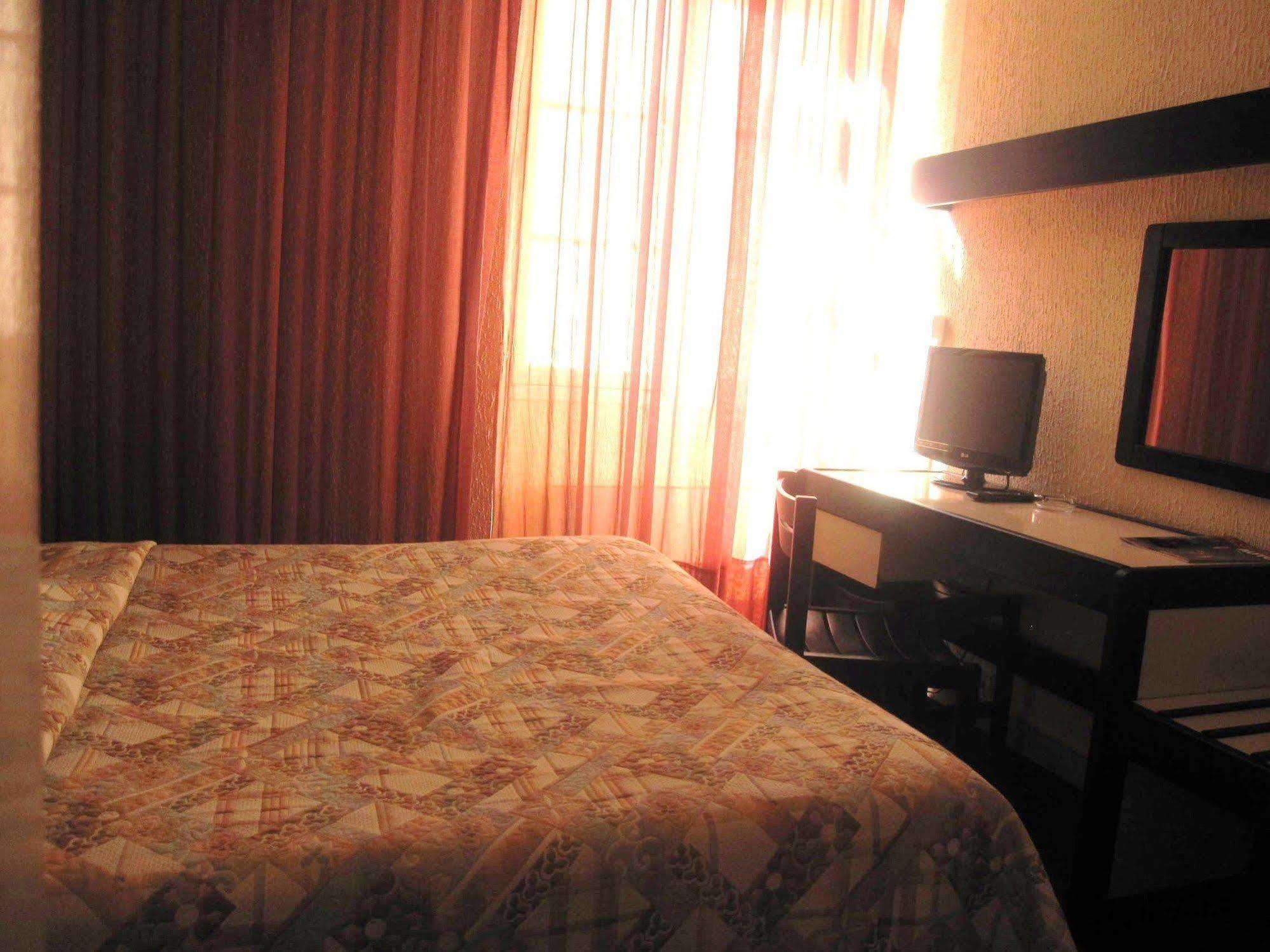 Hotel Des 3 Marchands Nantes Bagian luar foto